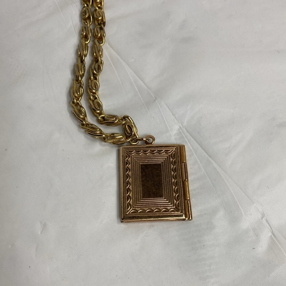 Vintage Mid -Century Gold Tone Locket Book Shaped Says This Is Your Life Opens - Picture 7 of 13